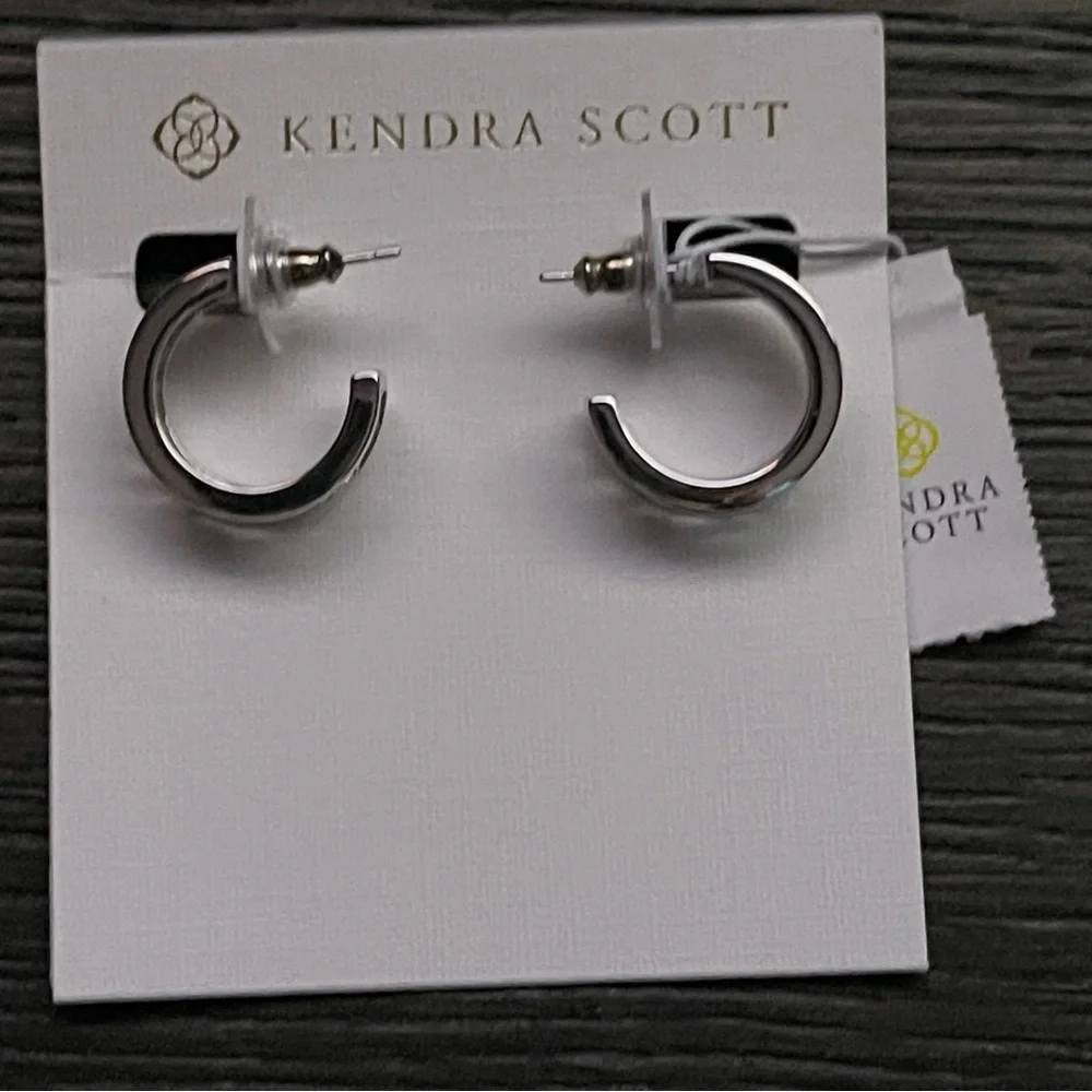 Kendra Scott Huggies Earrings NWT - Picture 4 of 5